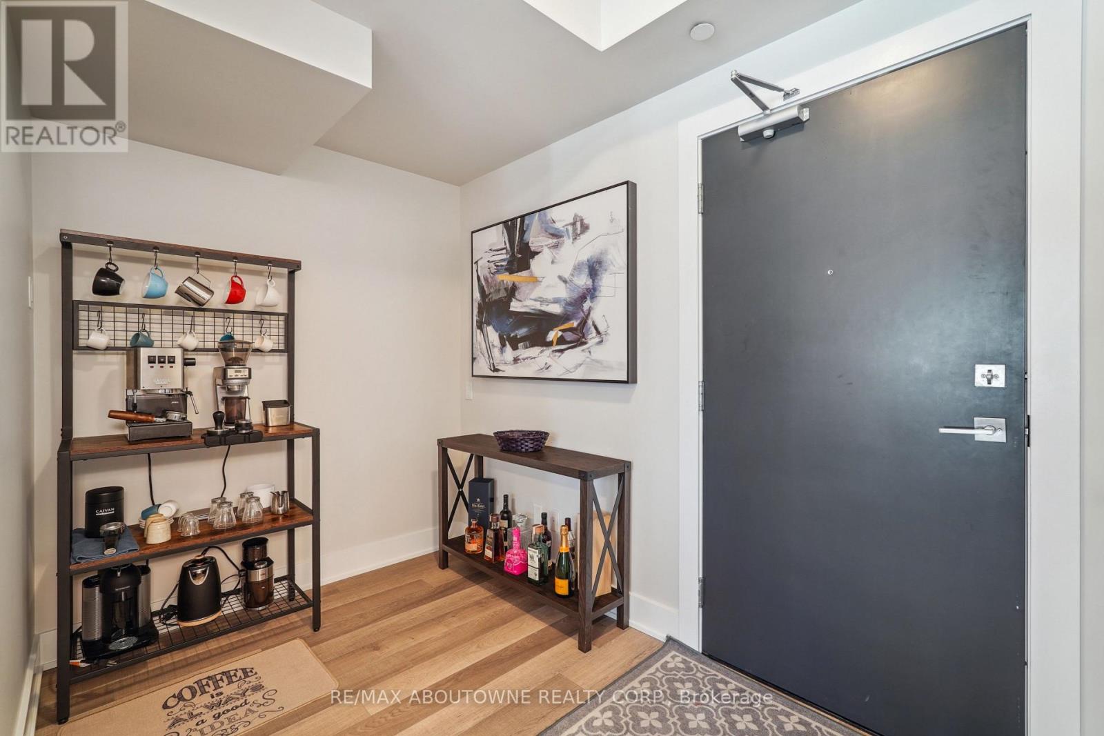 C204 - 5260 Dundas Street, Burlington, Ontario  L7L 0J7 - Photo 4 - W12154454