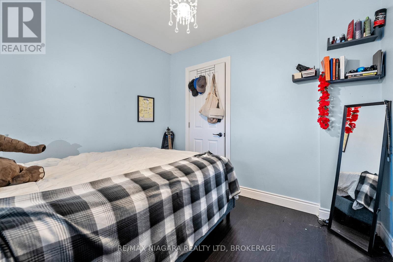 67 West Street N, Thorold, Ontario  L2V 2S4 - Photo 10 - X12411981