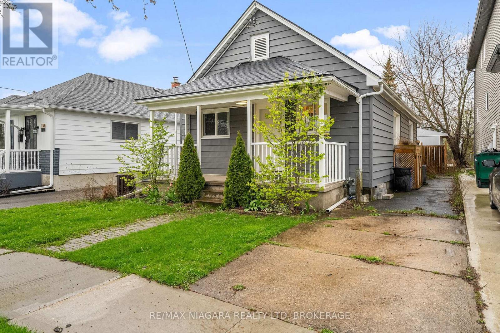 67 West Street N, Thorold, Ontario  L2V 2S4 - Photo 2 - X12411981