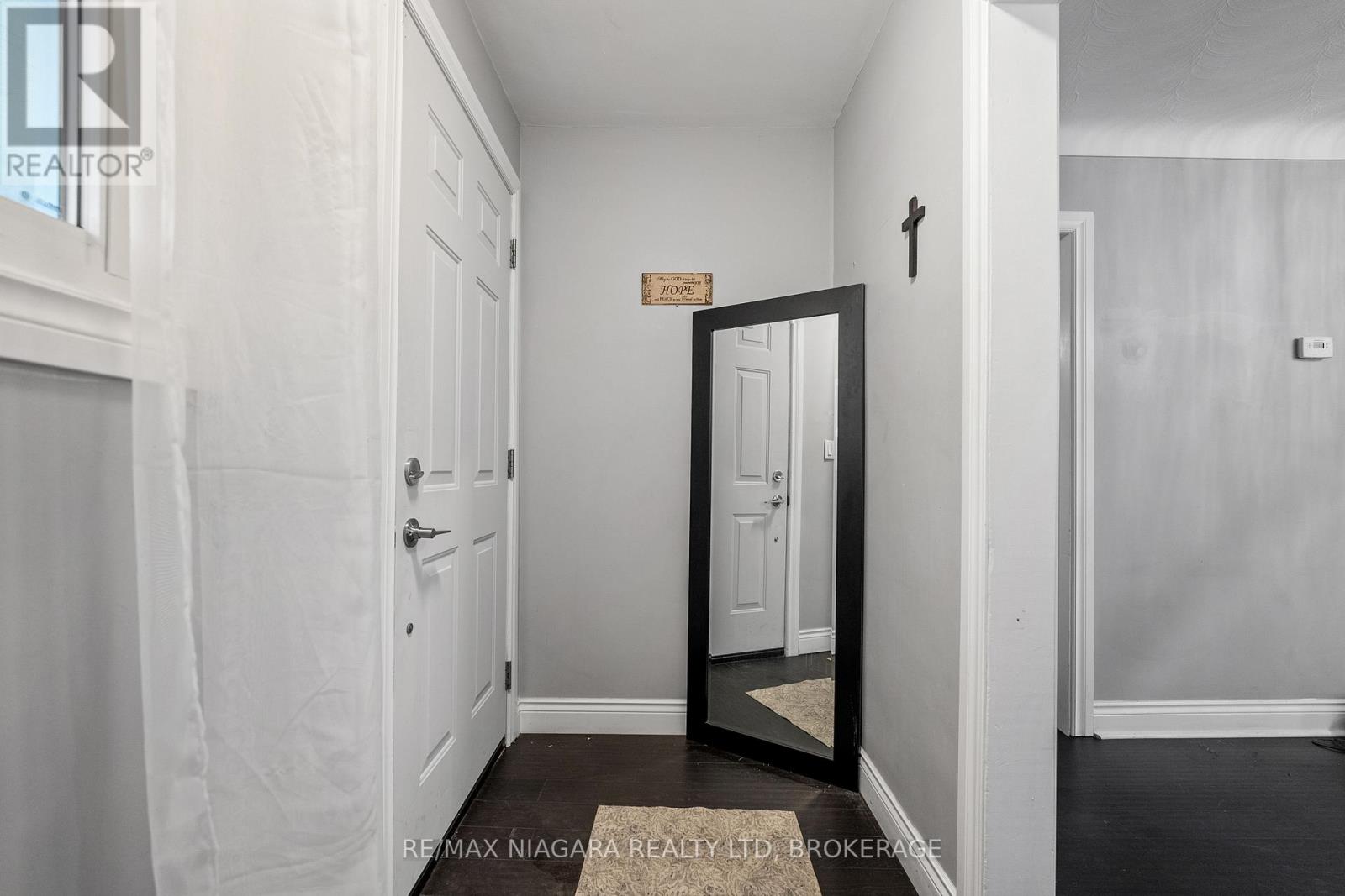 67 West Street N, Thorold, Ontario  L2V 2S4 - Photo 5 - X12411981