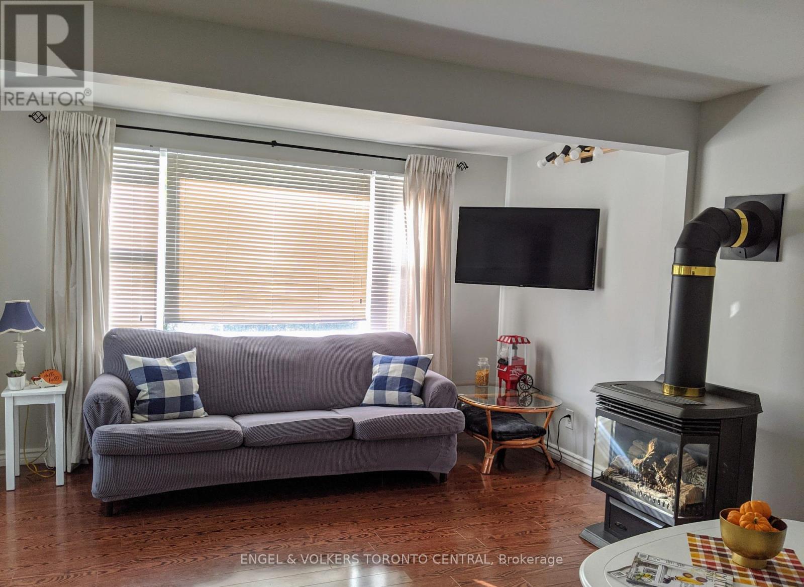 Property at 55 47TH STREET NORTH image 2