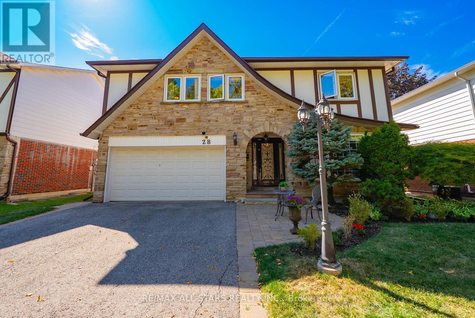 28 Cobblestone Drive, Toronto (Don Valley Village), Ontario  M2J 2X7 - Photo 1 - C12411797