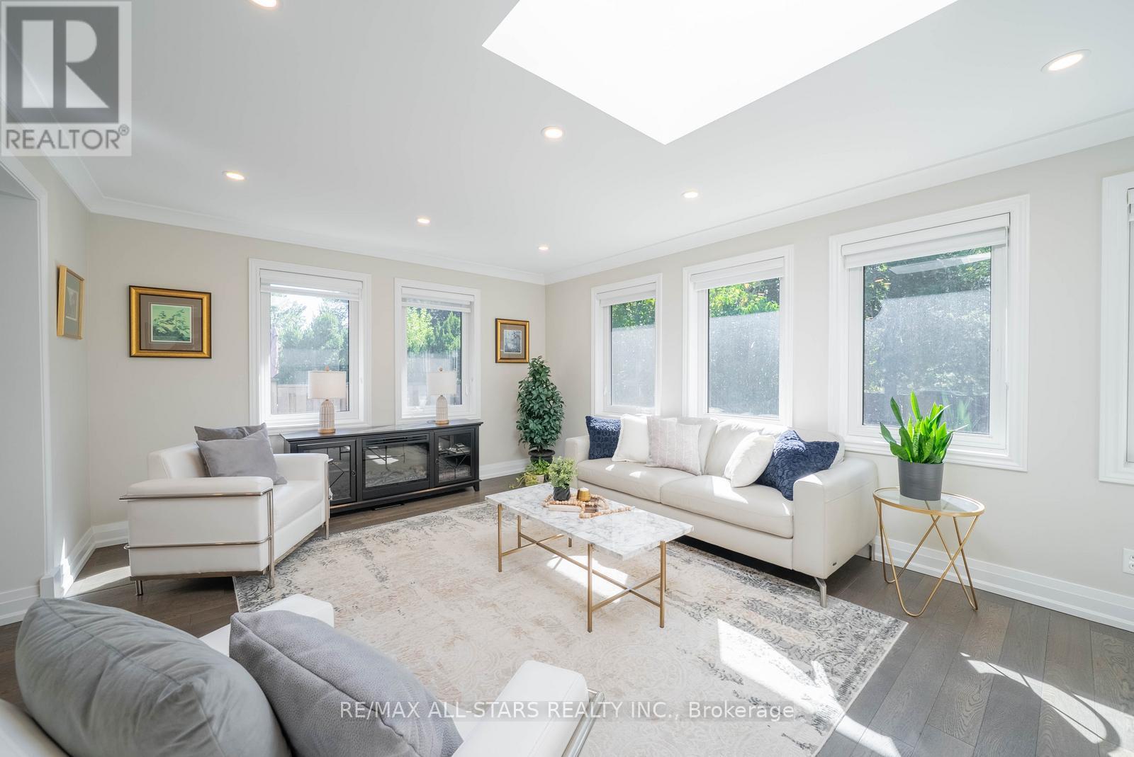 28 Cobblestone Drive, Toronto (Don Valley Village), Ontario  M2J 2X7 - Photo 13 - C12411797