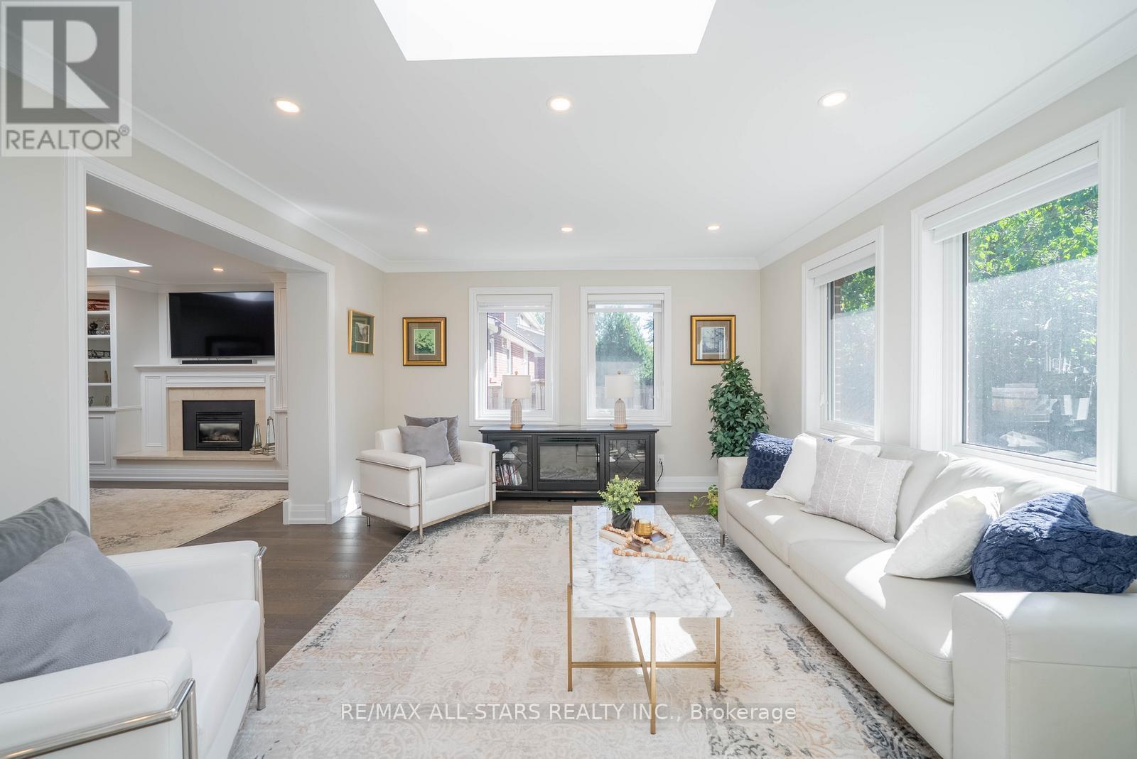 28 Cobblestone Drive, Toronto (Don Valley Village), Ontario  M2J 2X7 - Photo 14 - C12411797