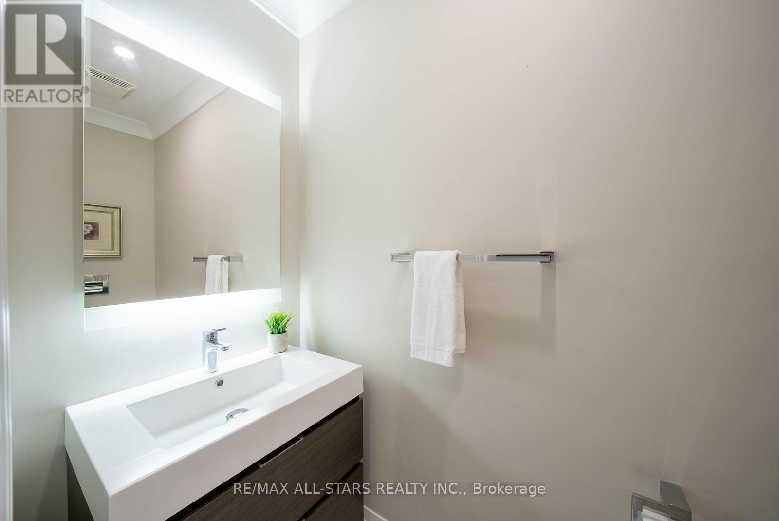 28 Cobblestone Drive, Toronto (Don Valley Village), Ontario  M2J 2X7 - Photo 22 - C12411797
