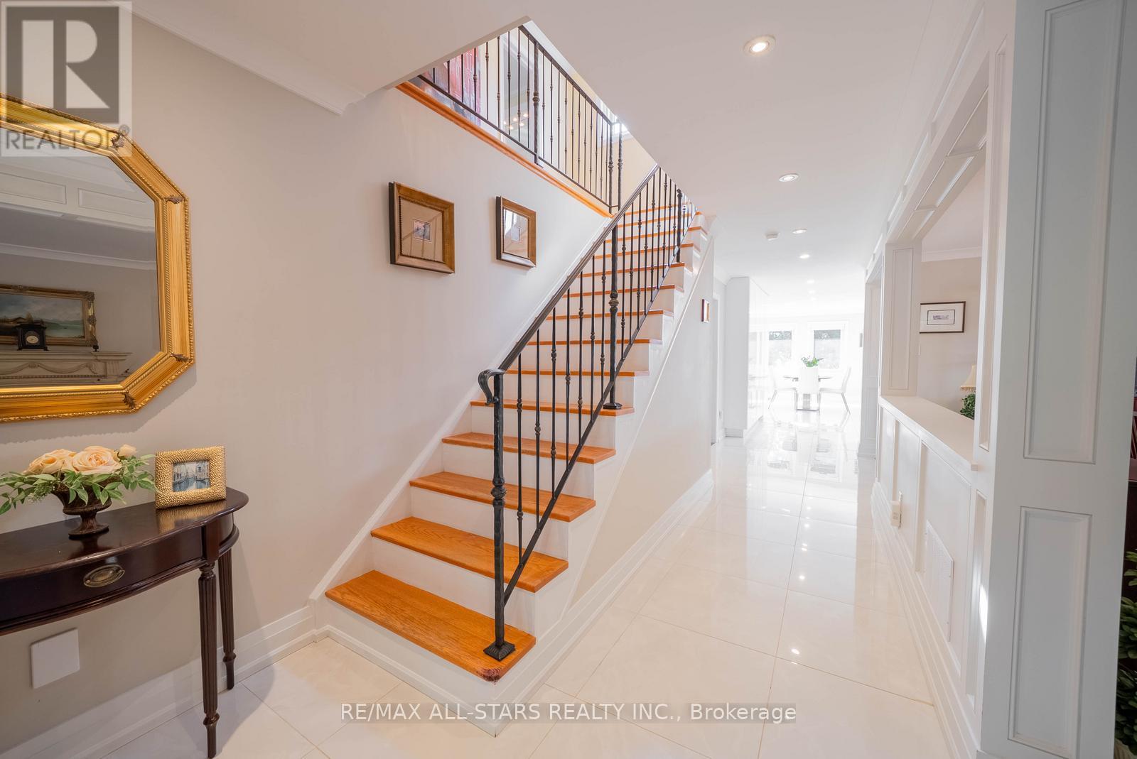 28 Cobblestone Drive, Toronto (Don Valley Village), Ontario  M2J 2X7 - Photo 23 - C12411797