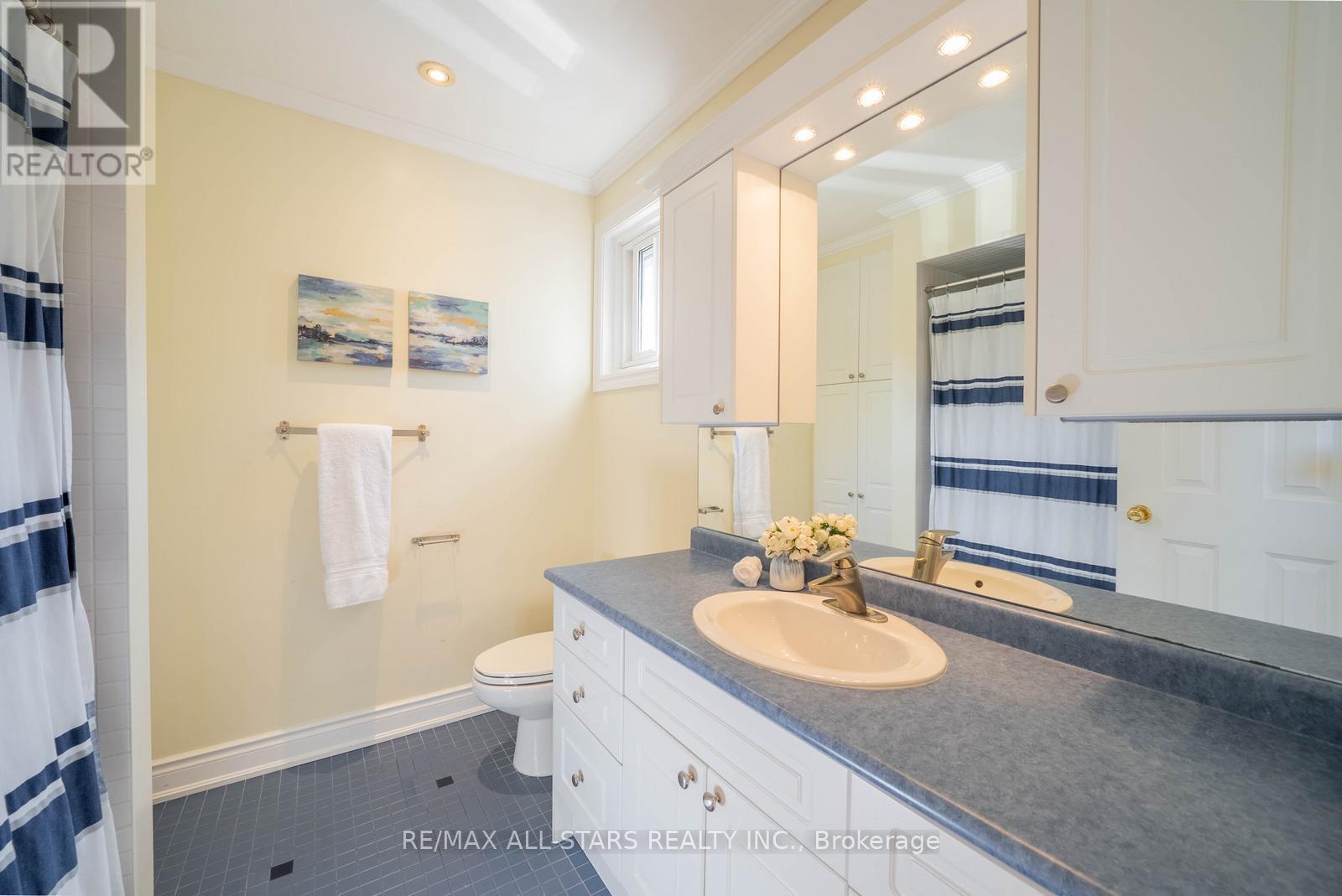 28 Cobblestone Drive, Toronto (Don Valley Village), Ontario  M2J 2X7 - Photo 30 - C12411797