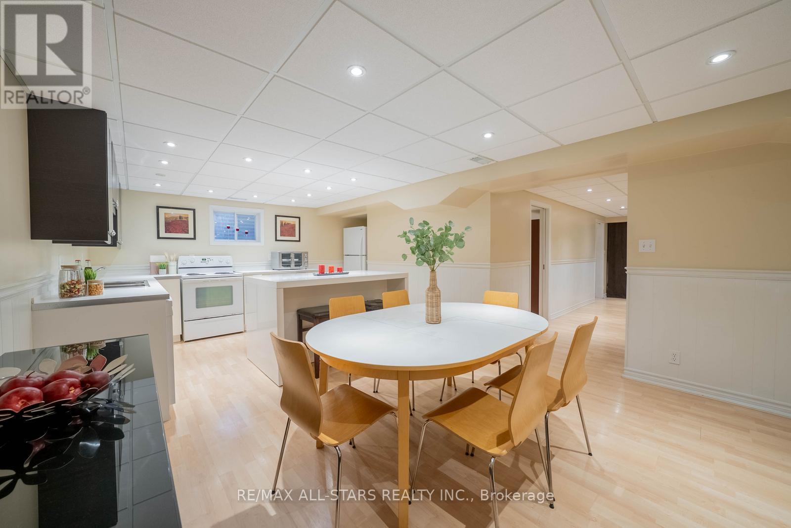 28 Cobblestone Drive, Toronto (Don Valley Village), Ontario  M2J 2X7 - Photo 32 - C12411797