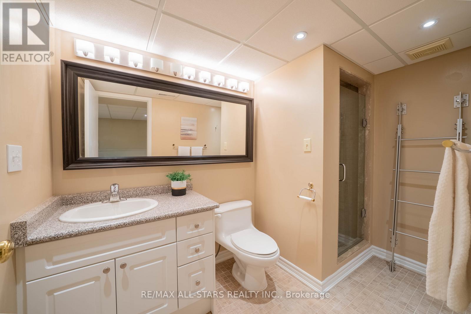 28 Cobblestone Drive, Toronto (Don Valley Village), Ontario  M2J 2X7 - Photo 33 - C12411797
