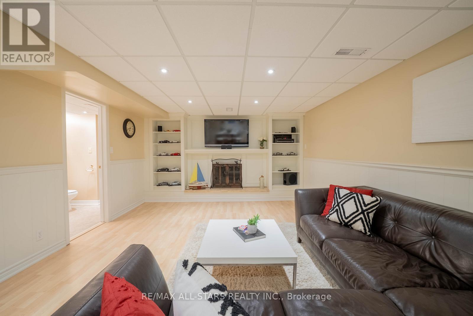 28 Cobblestone Drive, Toronto (Don Valley Village), Ontario  M2J 2X7 - Photo 34 - C12411797