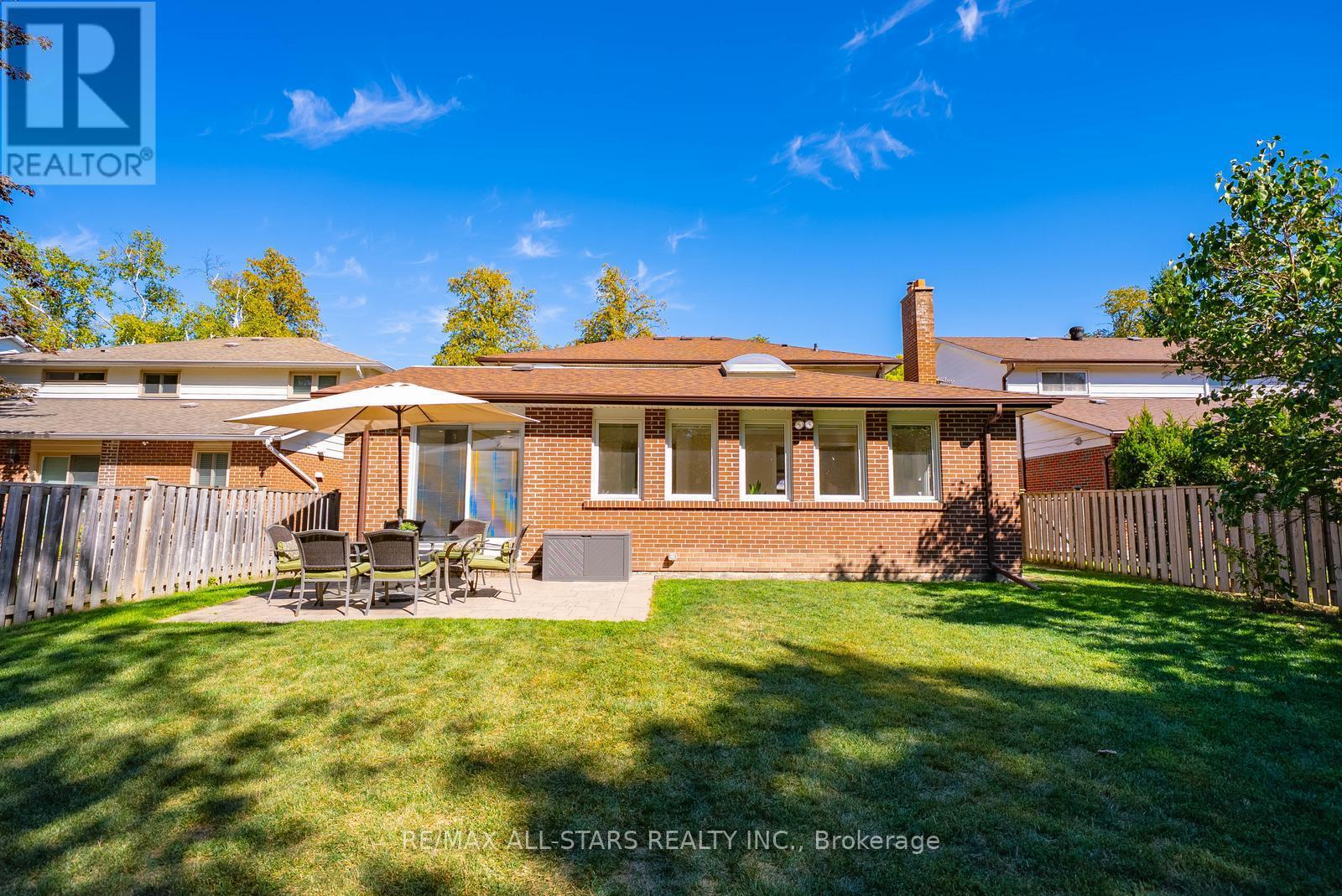 28 Cobblestone Drive, Toronto (Don Valley Village), Ontario  M2J 2X7 - Photo 39 - C12411797