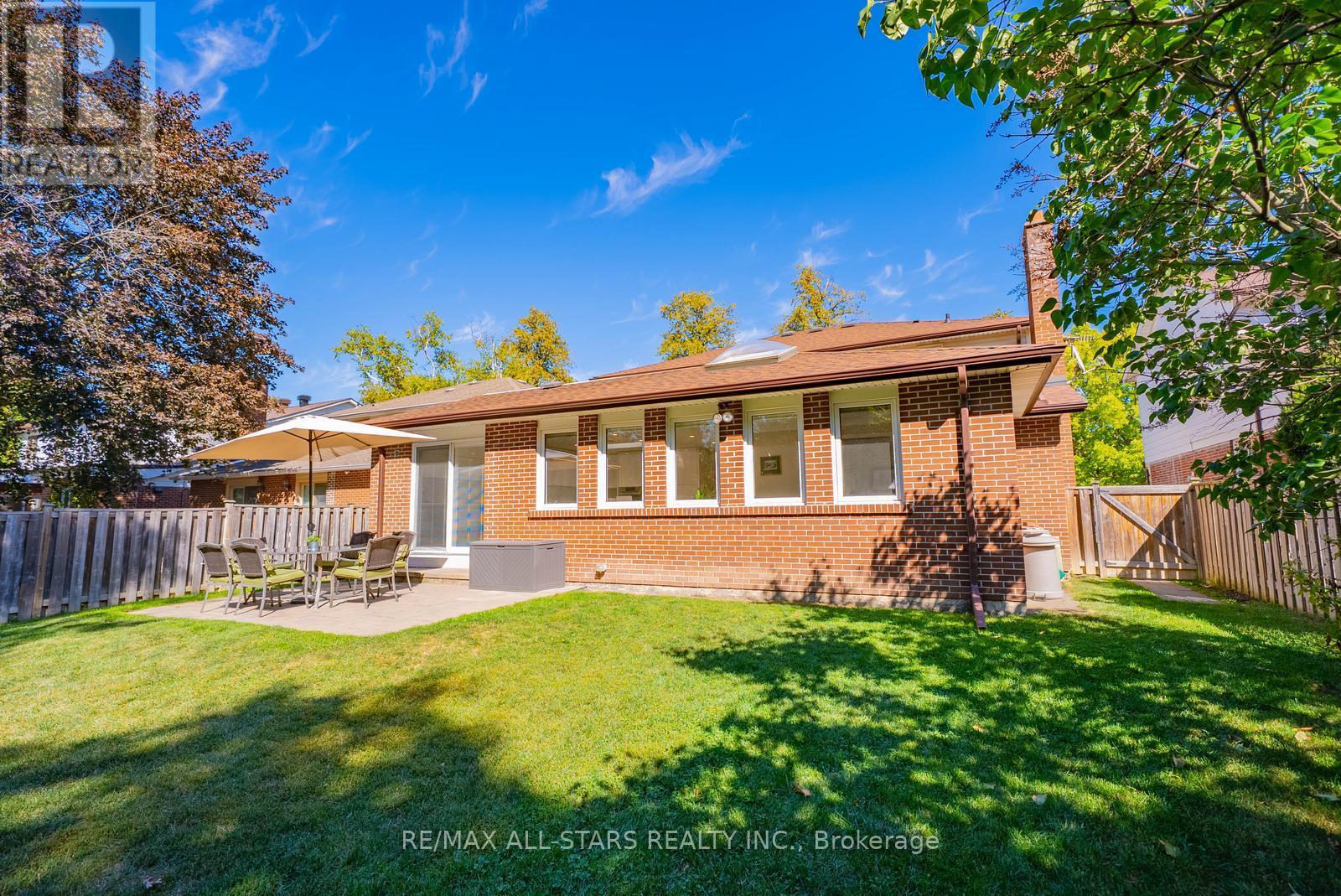 28 Cobblestone Drive, Toronto (Don Valley Village), Ontario  M2J 2X7 - Photo 40 - C12411797