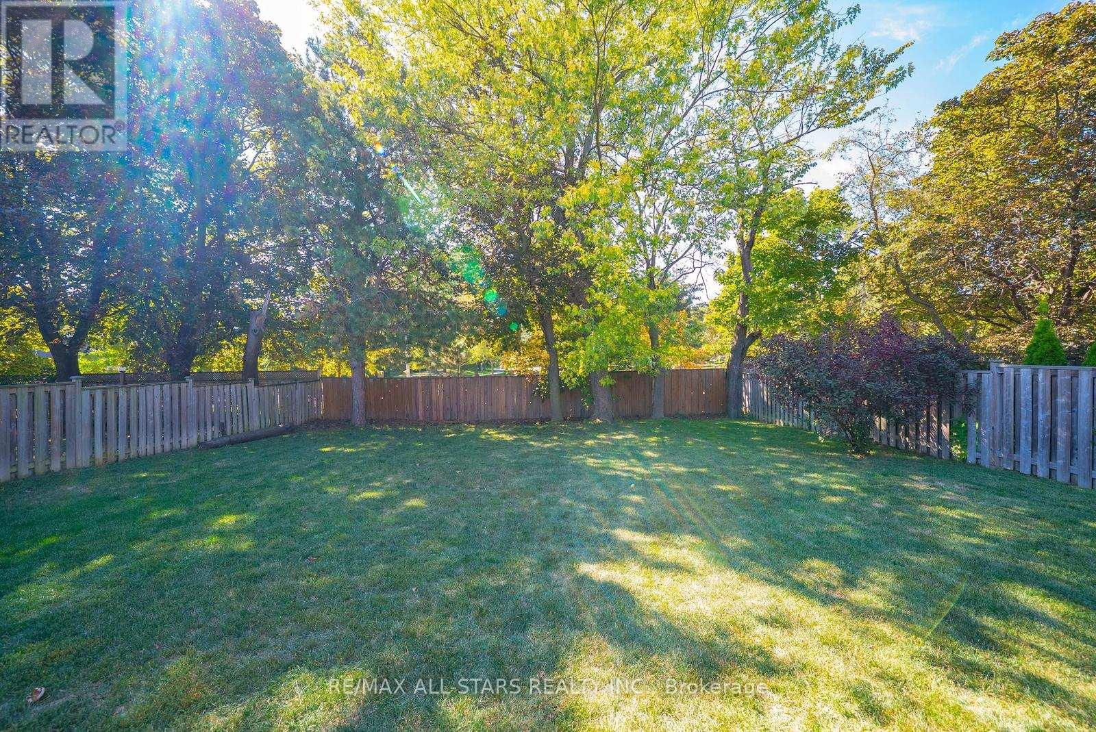 28 Cobblestone Drive, Toronto (Don Valley Village), Ontario  M2J 2X7 - Photo 41 - C12411797