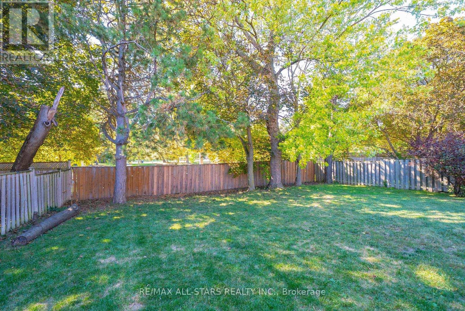28 Cobblestone Drive, Toronto (Don Valley Village), Ontario  M2J 2X7 - Photo 42 - C12411797