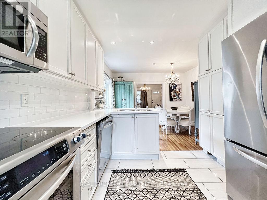 Main - 43 Stanhope Avenue, Toronto, Ontario  M4K 3N4 - Photo 18 - E12411762