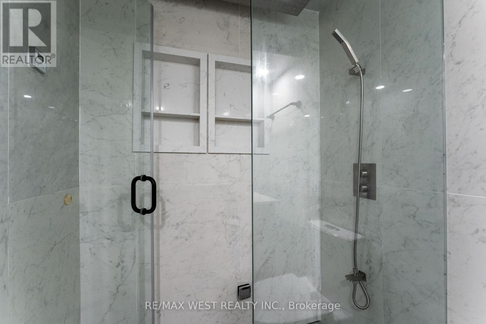180 Holborne Avenue, Toronto, Ontario  M4C 2R8 - Photo 12 - E12411827