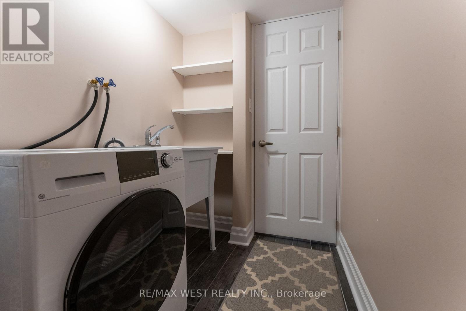 180 Holborne Avenue, Toronto, Ontario  M4C 2R8 - Photo 3 - E12411827