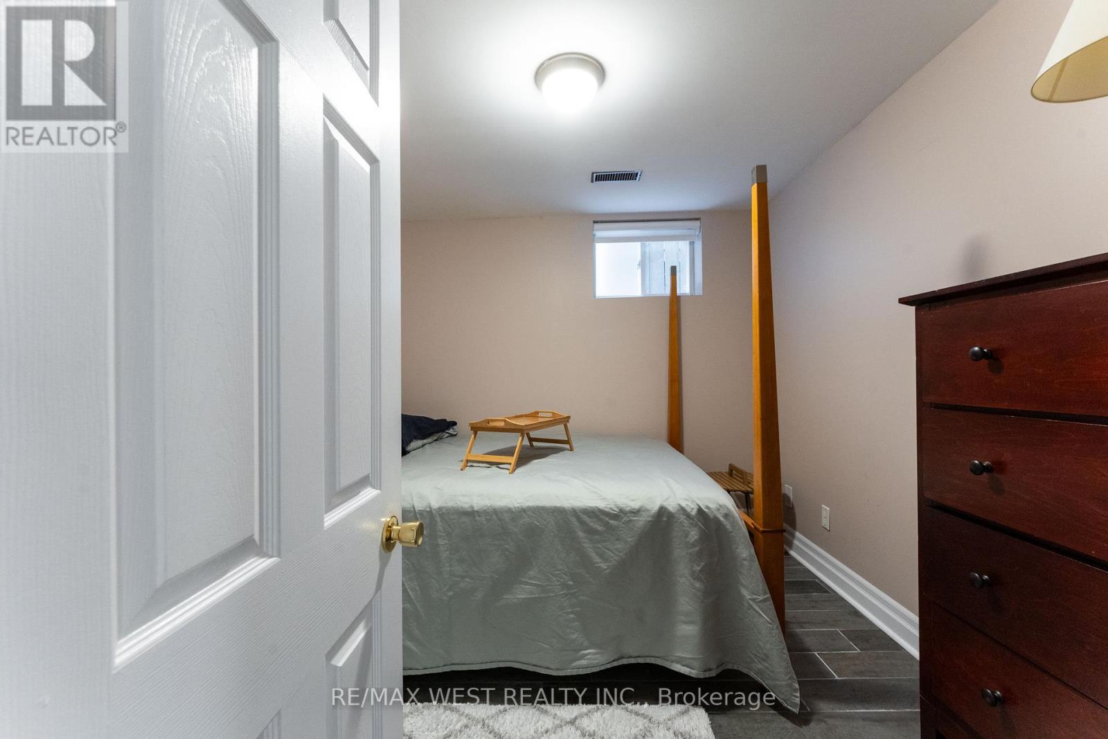 180 Holborne Avenue, Toronto, Ontario  M4C 2R8 - Photo 5 - E12411827