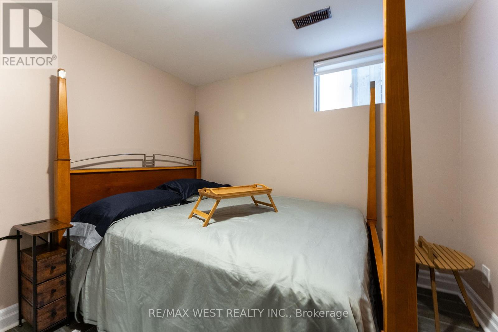 180 Holborne Avenue, Toronto, Ontario  M4C 2R8 - Photo 6 - E12411827