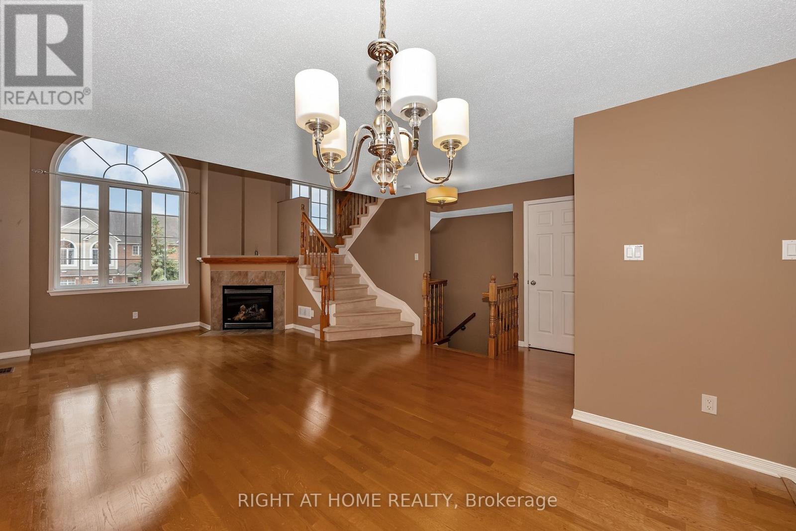 171 - 70 Edenvale Drive, Ottawa, Ontario  K2K 3N6 - Photo 5 - X12391547