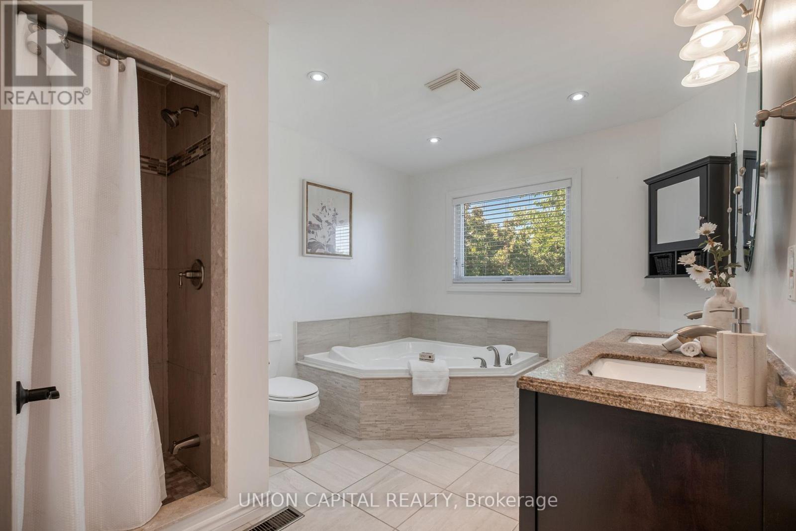 12 Summerfield Avenue, Whitchurch-Stouffville, Ontario  L4A 8B8 - Photo 31 - N12411794