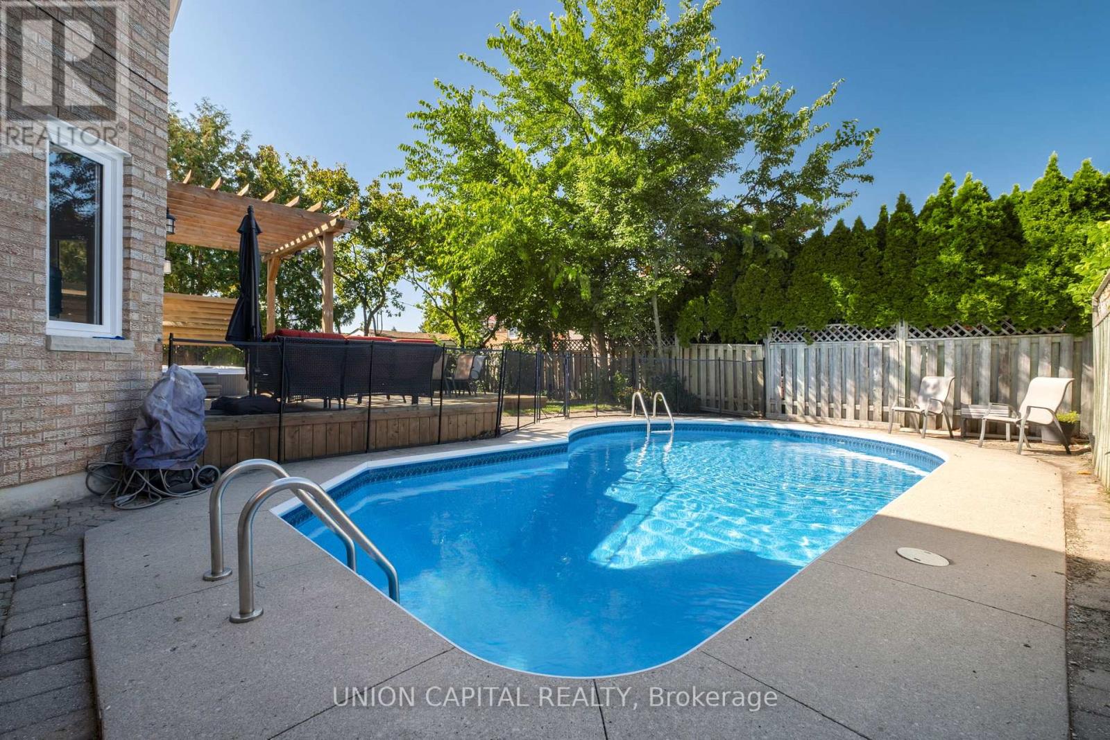 12 Summerfield Avenue, Whitchurch-Stouffville, Ontario  L4A 8B8 - Photo 6 - N12411794