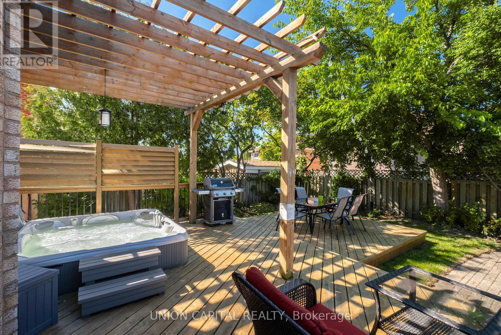 12 Summerfield Avenue, Whitchurch-Stouffville, Ontario  L4A 8B8 - Photo 7 - N12411794