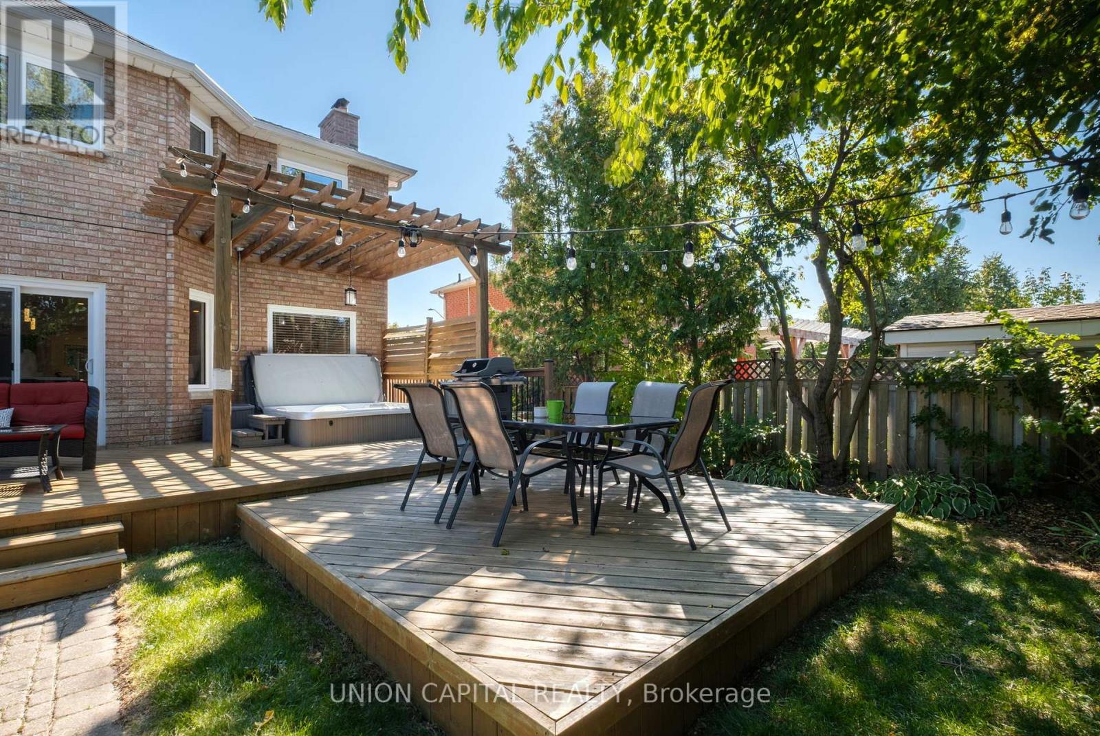 12 Summerfield Avenue, Whitchurch-Stouffville, Ontario  L4A 8B8 - Photo 8 - N12411794