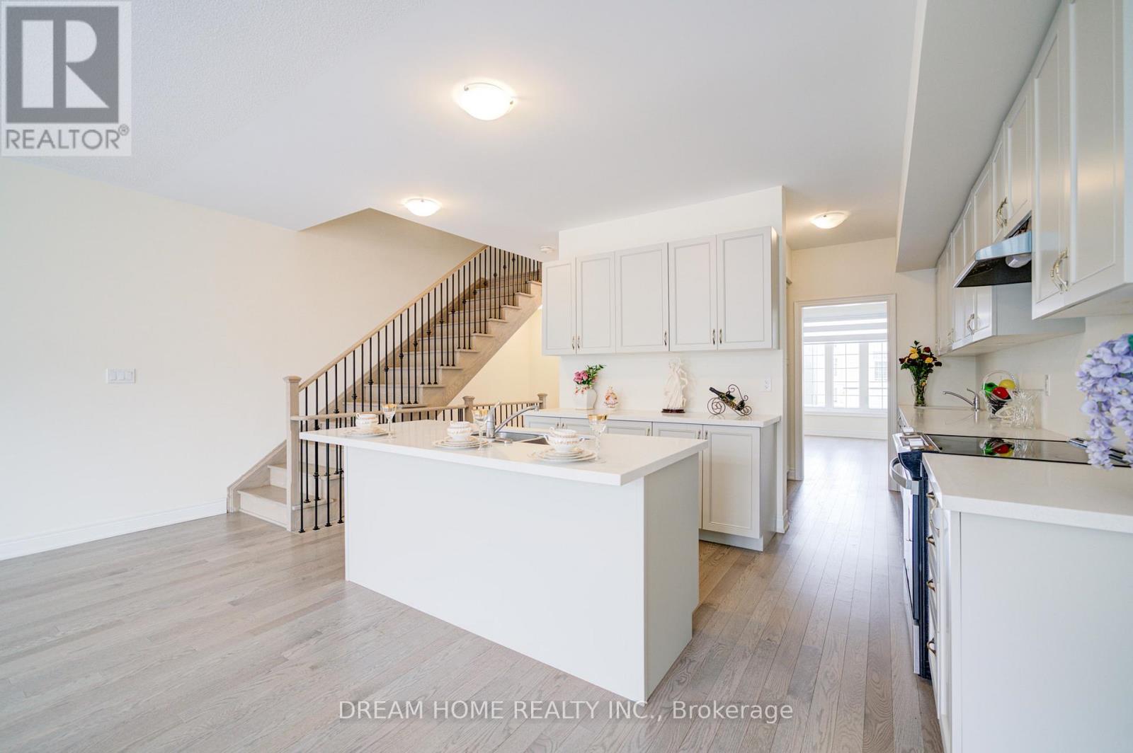 22 Thomas Hope Lane, Markham, Ontario  L3S 0E9 - Photo 10 - N12411812