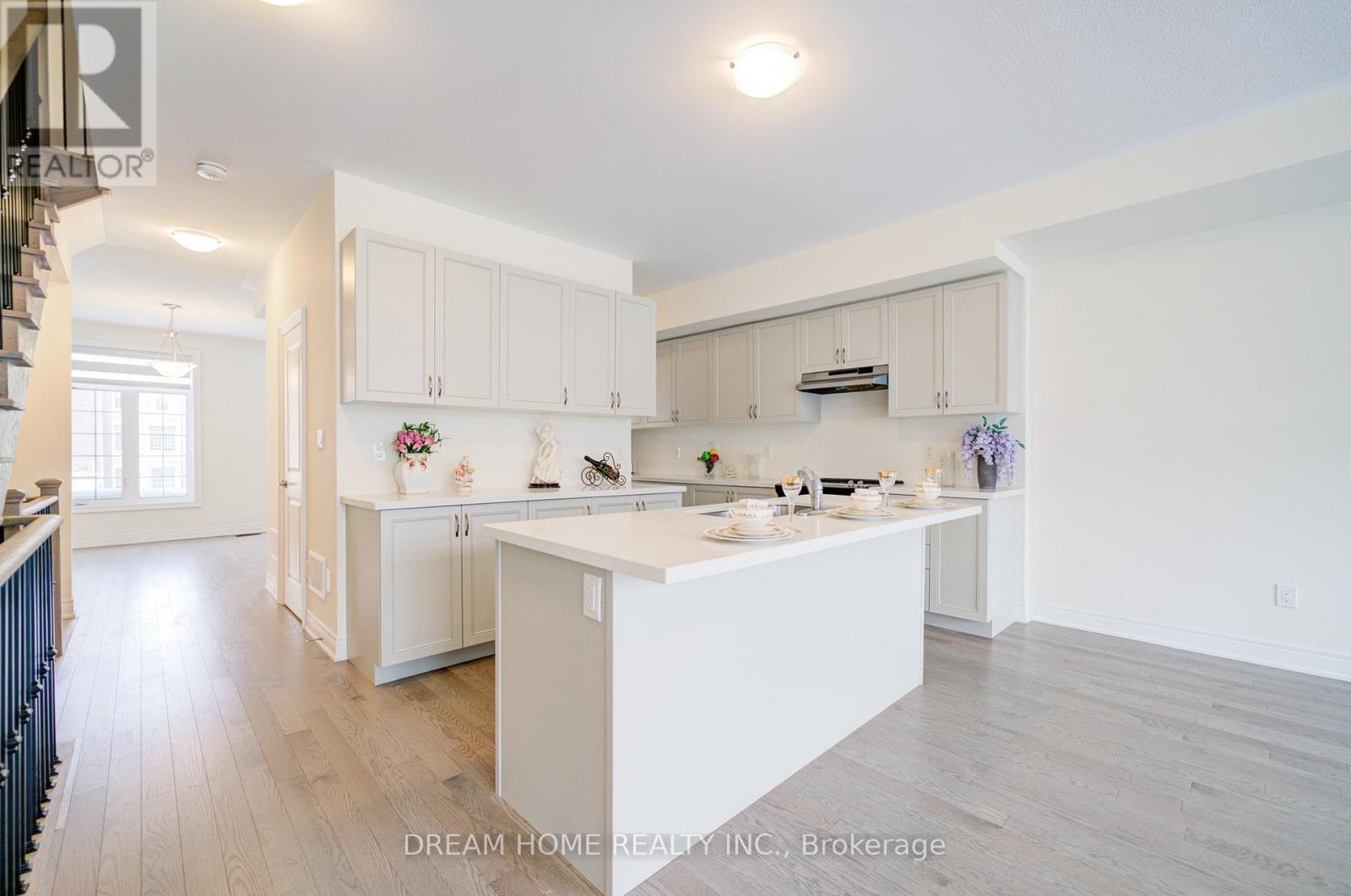 22 Thomas Hope Lane, Markham, Ontario  L3S 0E9 - Photo 8 - N12411812