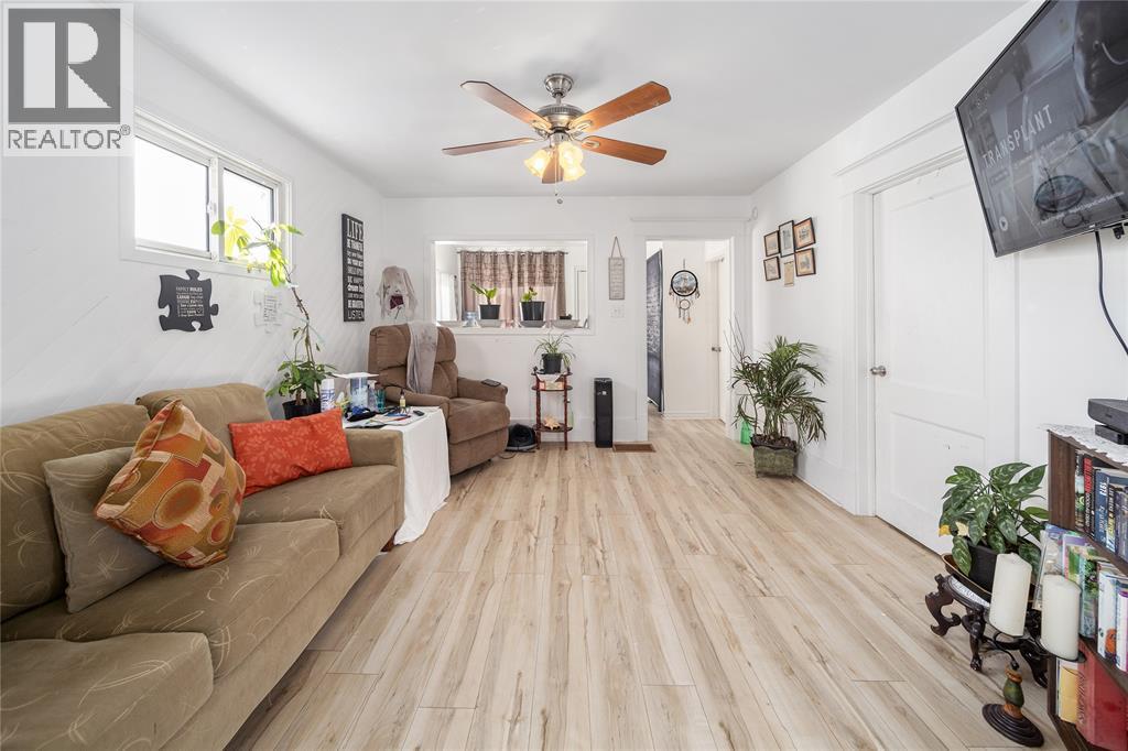 246 Russell Street, Sarnia, Ontario N7T 3L8 - Photo 5 - 25023788