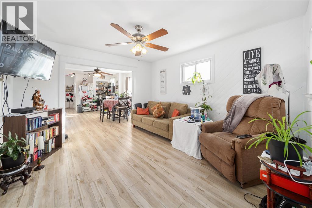 246 Russell Street, Sarnia, Ontario N7T 3L8 - Photo 4 - 25023788