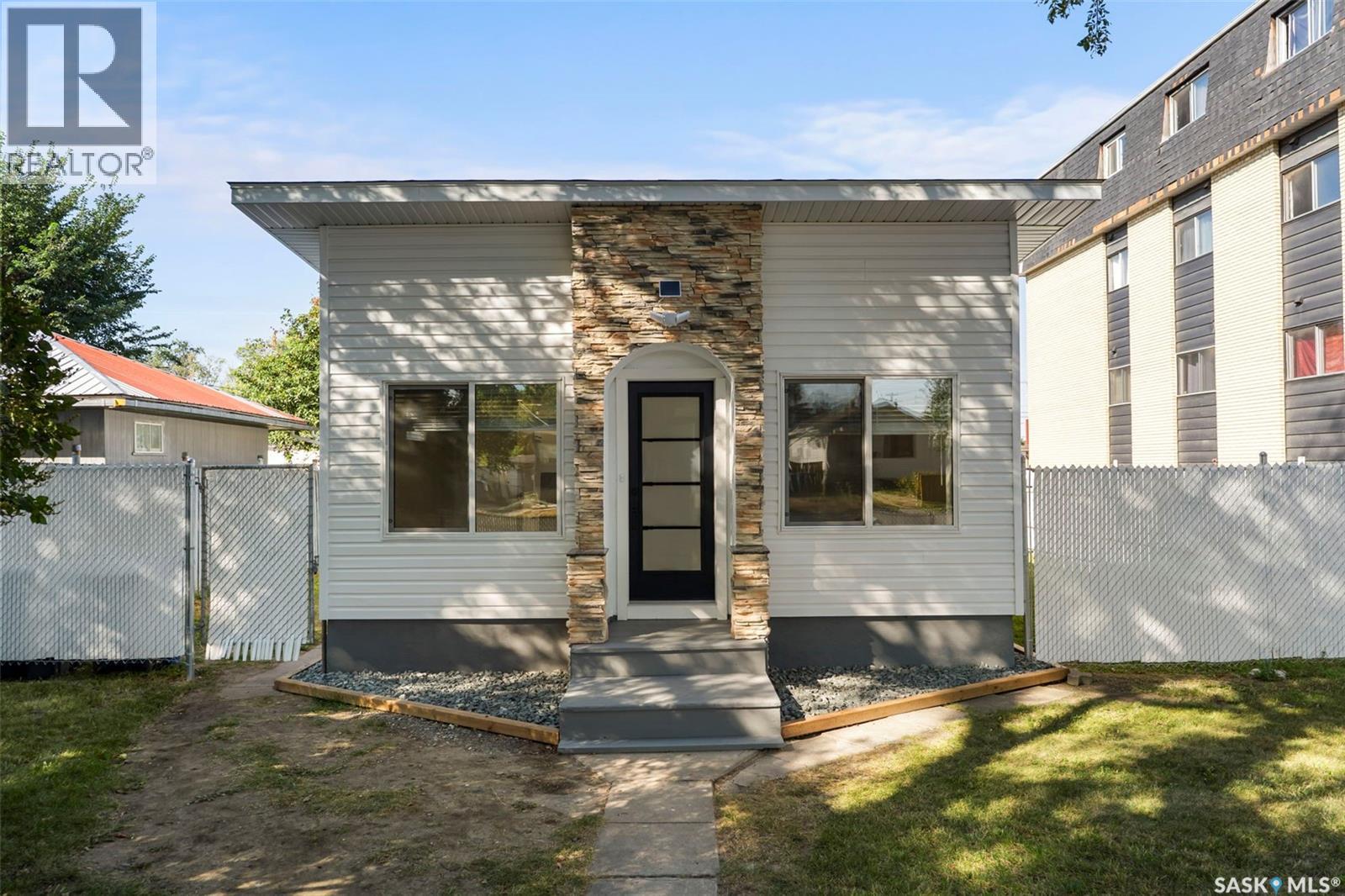 117 U Avenue S, Saskatoon, Saskatchewan  S7M 3B9 - Photo 1 - SK018539