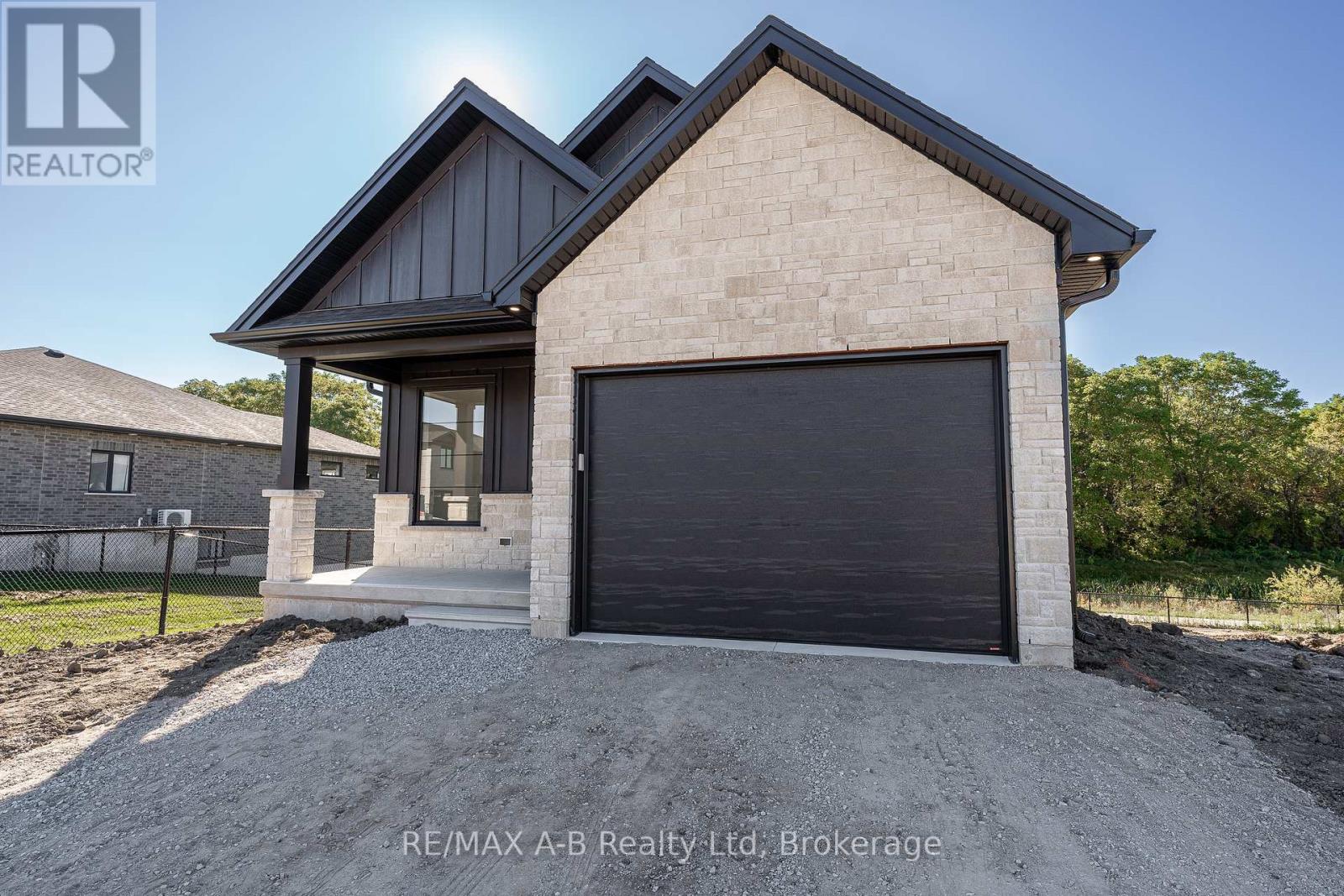 144 Hooper Street, St. Marys, Ontario  N4X 0C1 - Photo 2 - X12111999