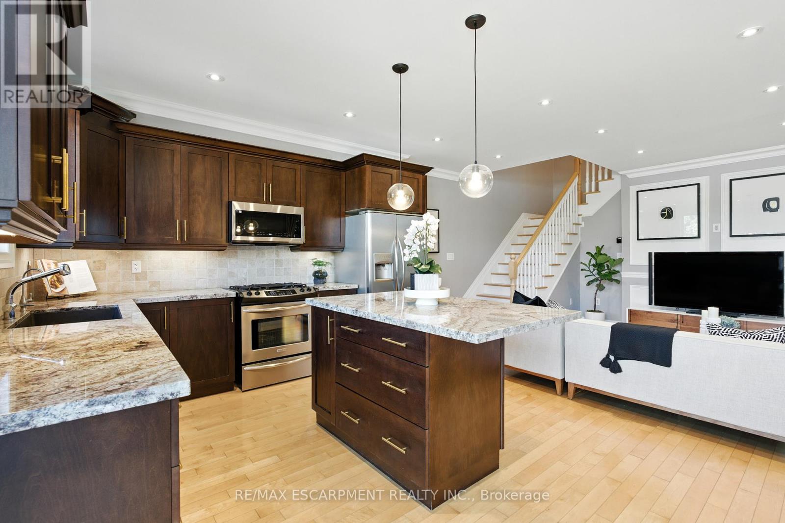 219 Delta Street, Toronto, Ontario  M8W 4E7 - Photo 15 - W12411727