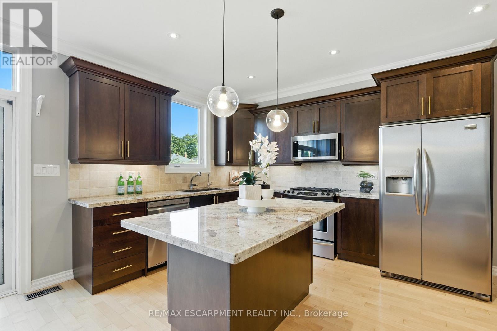 219 Delta Street, Toronto, Ontario  M8W 4E7 - Photo 16 - W12411727