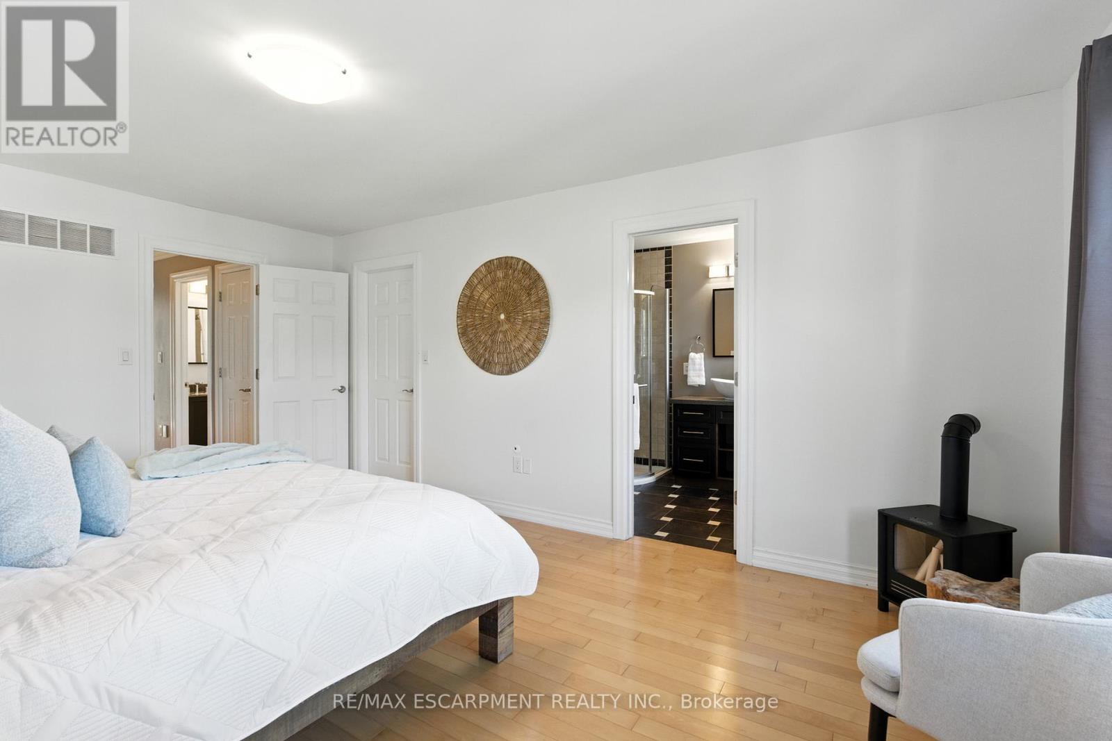 219 Delta Street, Toronto, Ontario  M8W 4E7 - Photo 23 - W12411727