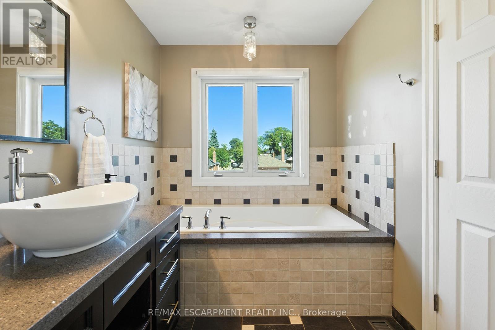 219 Delta Street, Toronto, Ontario  M8W 4E7 - Photo 24 - W12411727