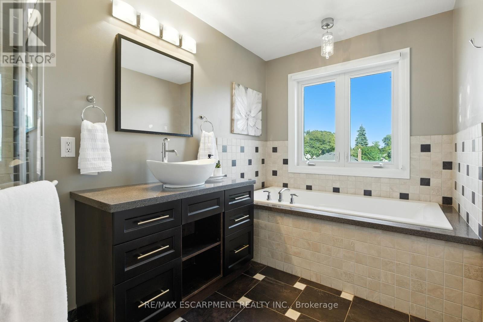 219 Delta Street, Toronto, Ontario  M8W 4E7 - Photo 25 - W12411727