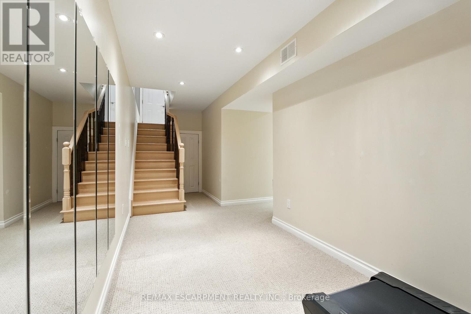 219 Delta Street, Toronto, Ontario  M8W 4E7 - Photo 32 - W12411727