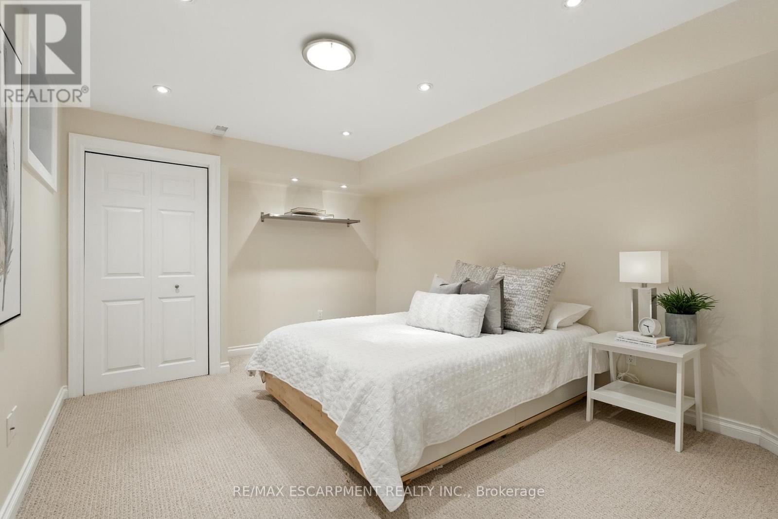219 Delta Street, Toronto, Ontario  M8W 4E7 - Photo 33 - W12411727