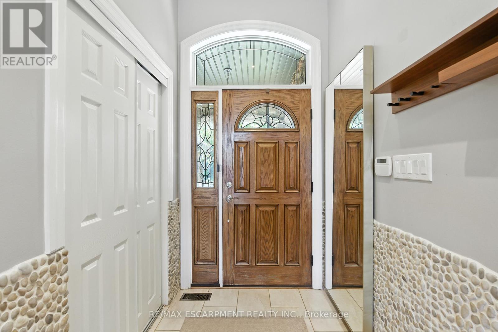 219 Delta Street, Toronto, Ontario  M8W 4E7 - Photo 4 - W12411727