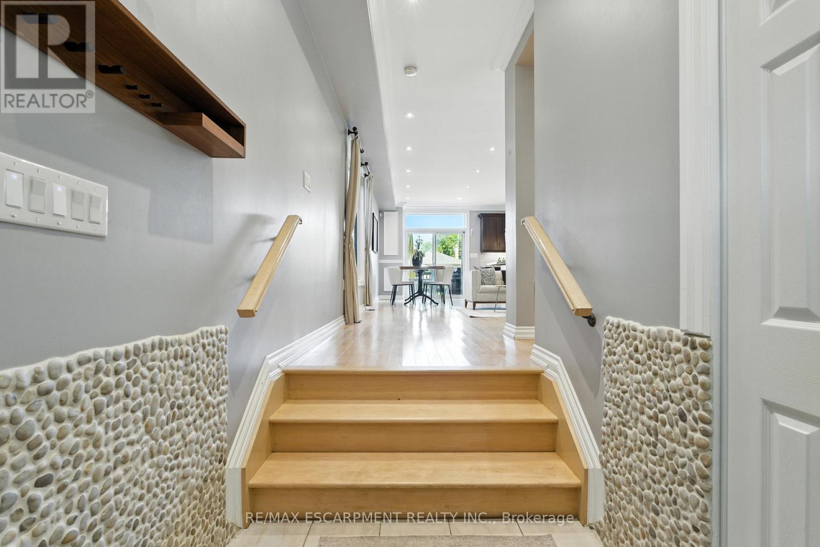 219 Delta Street, Toronto, Ontario  M8W 4E7 - Photo 5 - W12411727