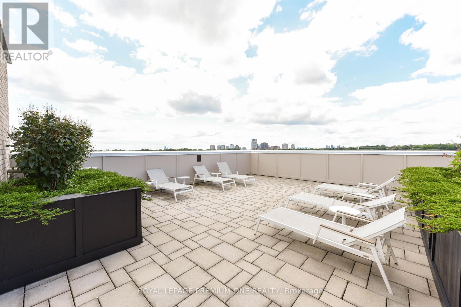 703 - 571 Prince Edward Drive N, Toronto, Ontario  M8X 0A1 - Photo 10 - W12411772