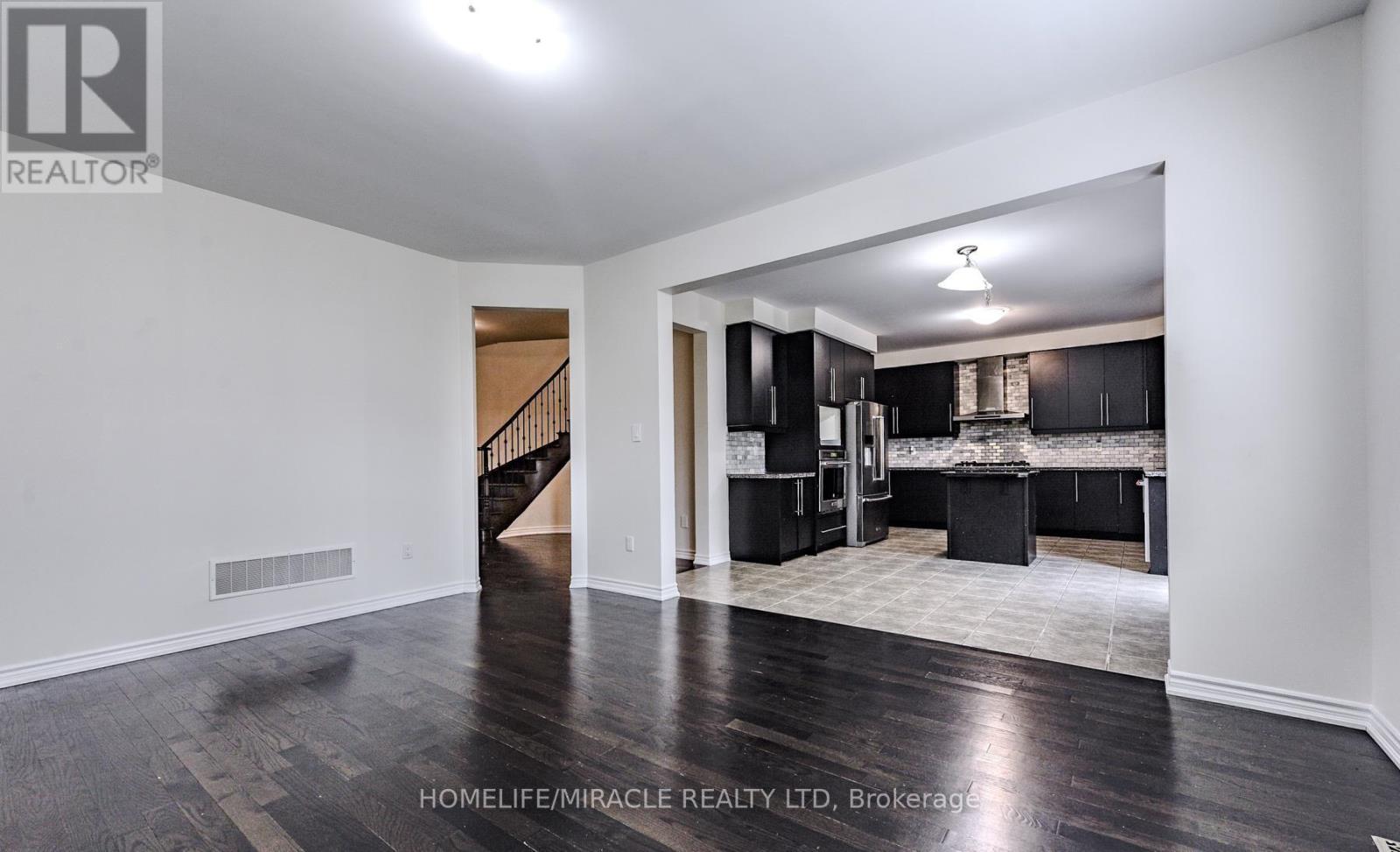 61 Bucksaw Street, Brampton, Ontario  L7A 4P8 - Photo 12 - W12411789