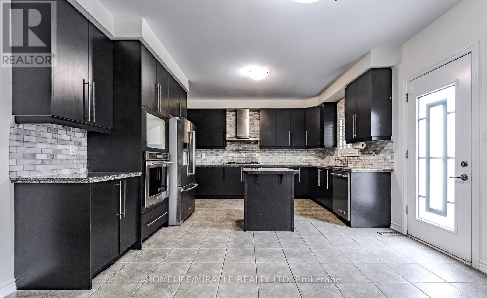 61 Bucksaw Street, Brampton, Ontario  L7A 4P8 - Photo 13 - W12411789