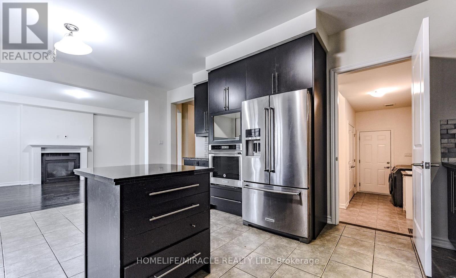 61 Bucksaw Street, Brampton, Ontario  L7A 4P8 - Photo 14 - W12411789