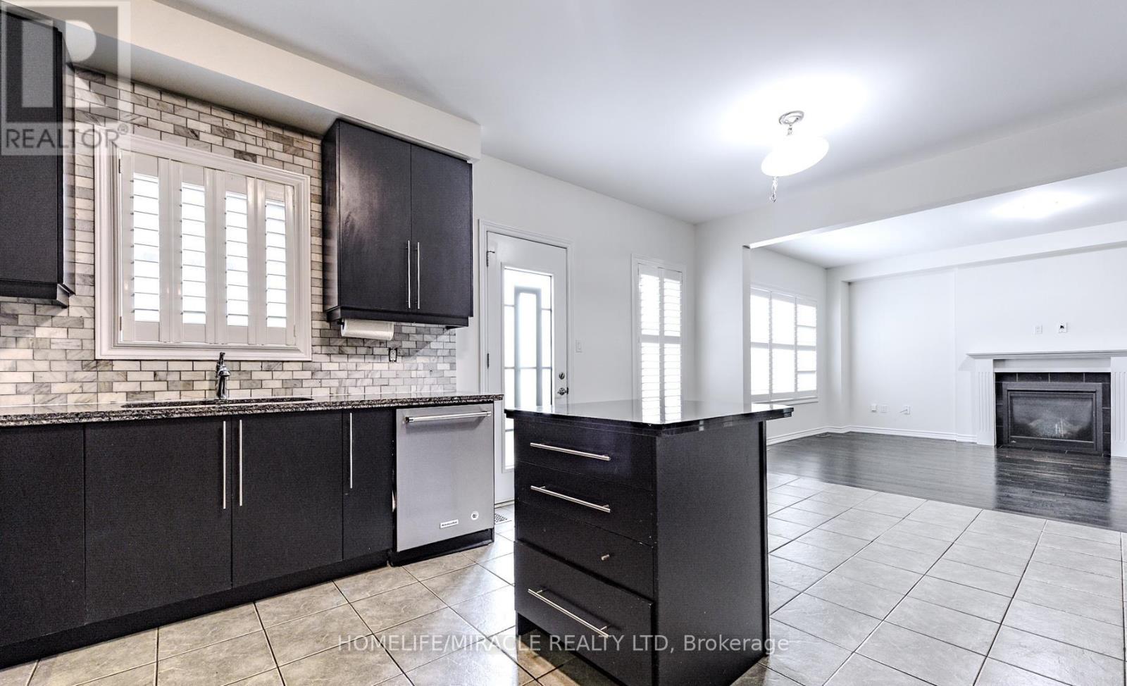 61 Bucksaw Street, Brampton, Ontario  L7A 4P8 - Photo 15 - W12411789