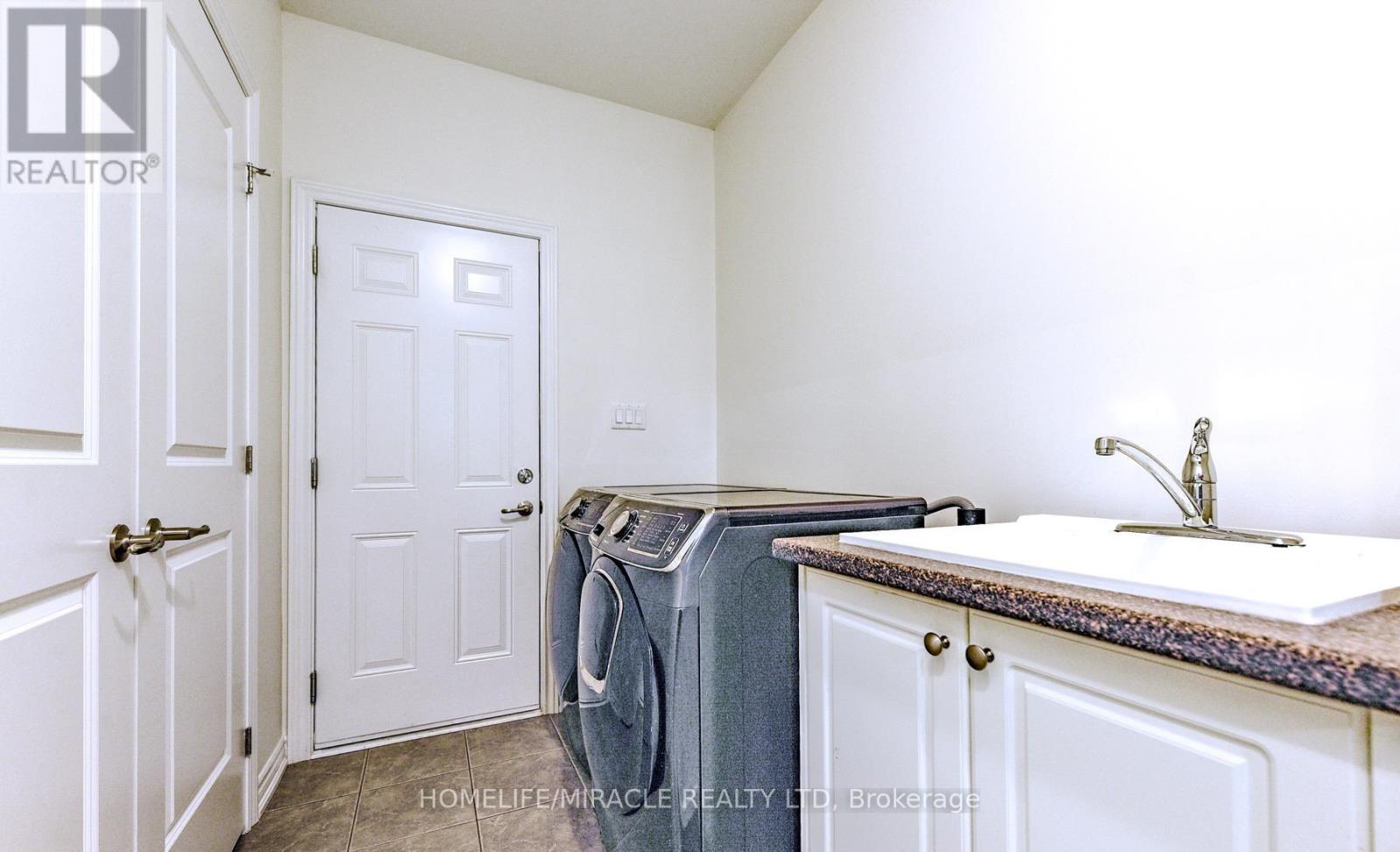 61 Bucksaw Street, Brampton, Ontario  L7A 4P8 - Photo 17 - W12411789