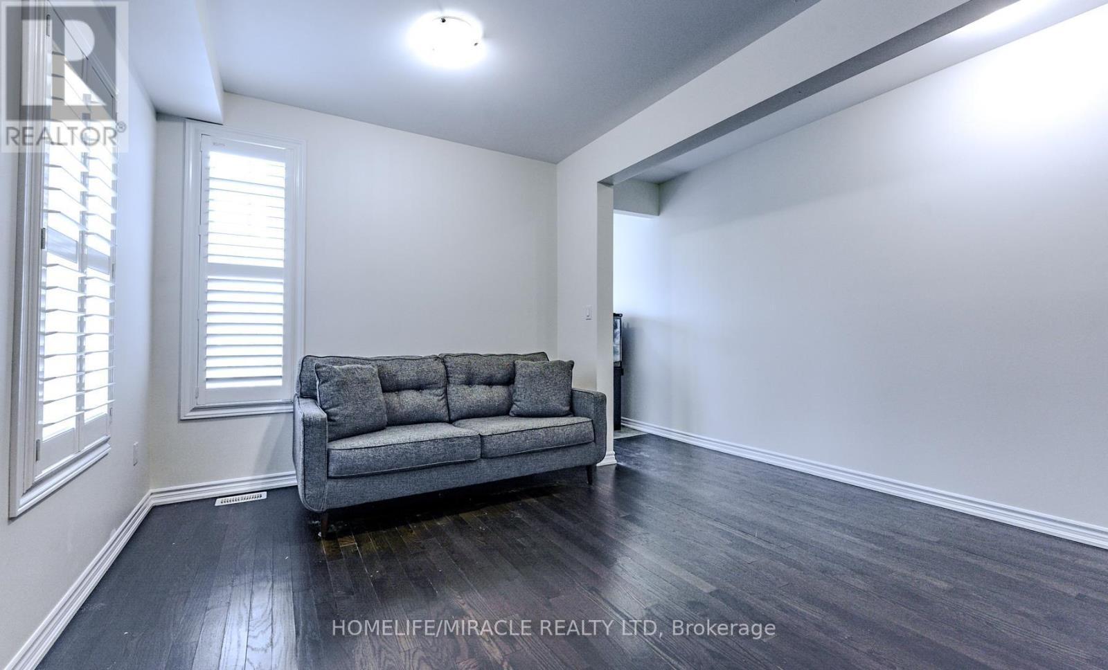 61 Bucksaw Street, Brampton, Ontario  L7A 4P8 - Photo 3 - W12411789